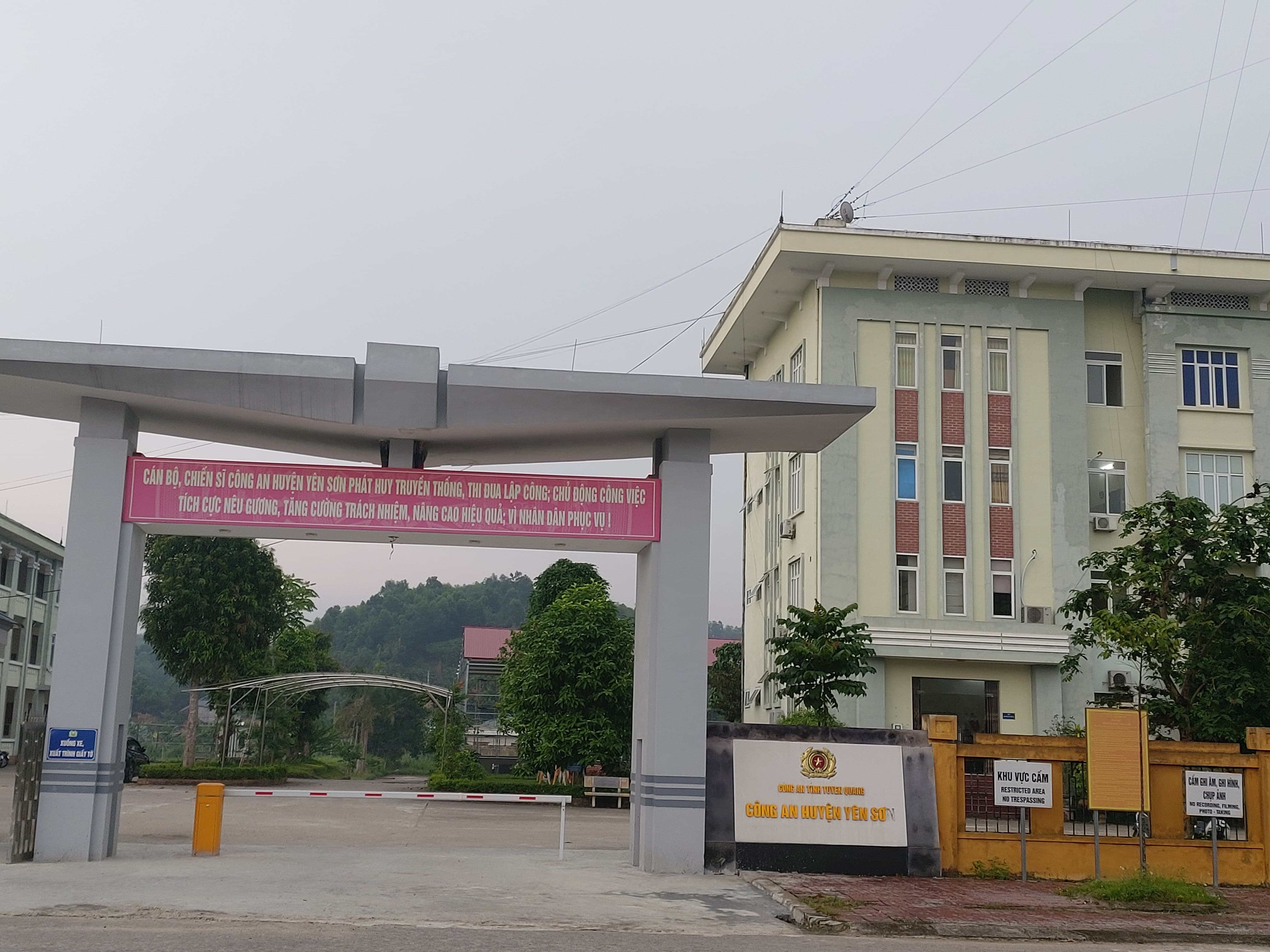 Trụ sở C&ocirc;ng an huyện Y&ecirc;n Sơn