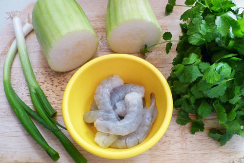 Nguy&ecirc;n liệu cho m&oacute;n canh b&iacute; xanh nấu t&ocirc;m tươi.