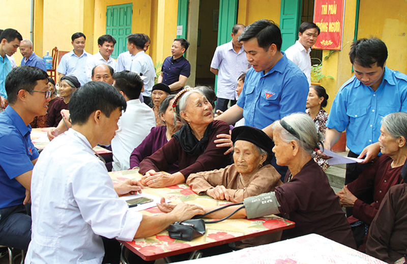 Kh&aacute;m v&agrave; tư vấn sức khoẻ cho người cao tuổi