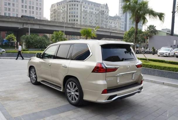 M&acirc;̃u Lexus LX570
