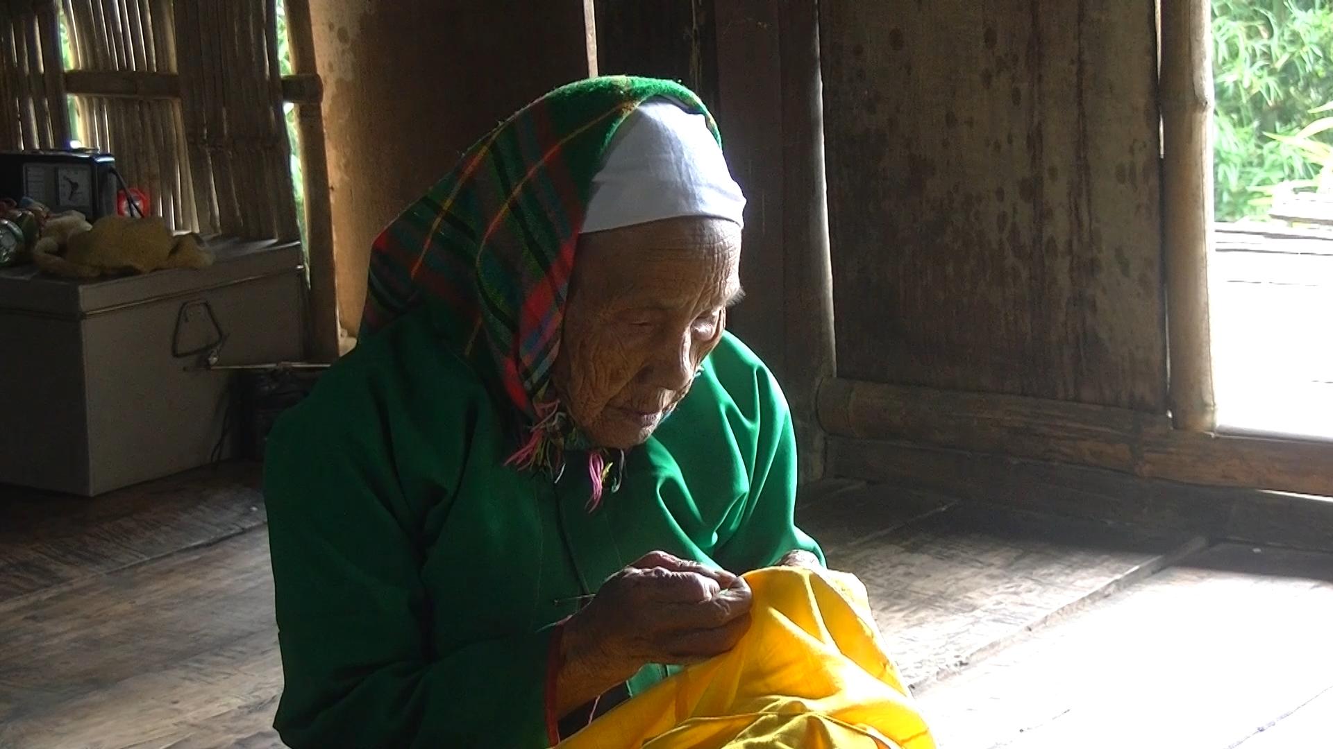 Kh&ocirc;ng chỉ khỏe mạnh người cao tuổi ở Lũng V&acirc;n c&ograve;n rất minh mẫn.