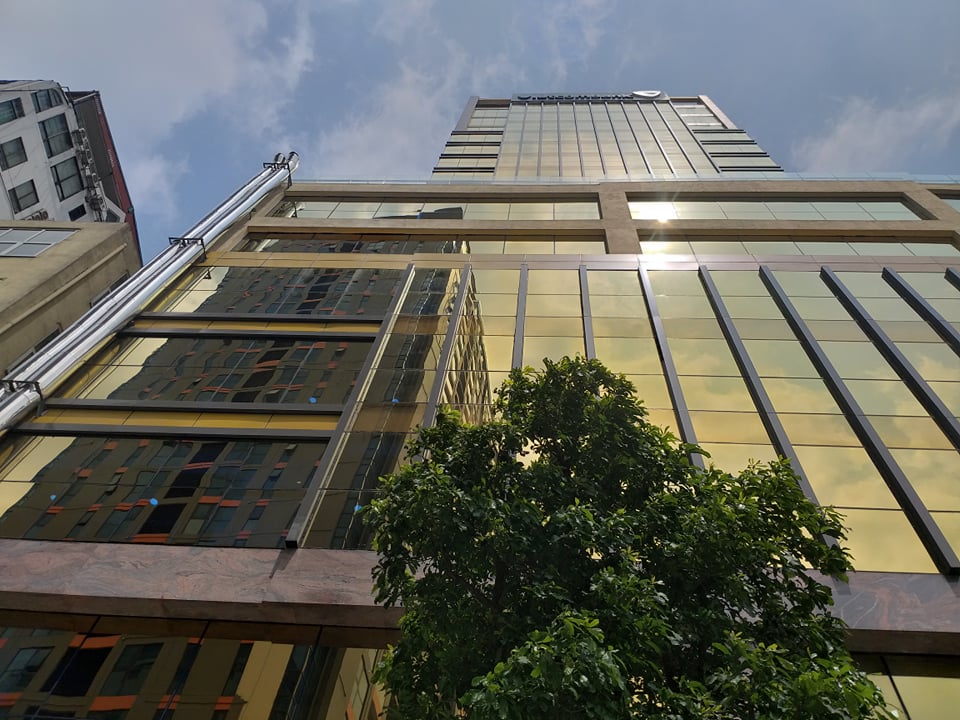 &Aacute;nh s&aacute;ng phản quang g&acirc;y ảnh hưởng đến người d&acirc;n xung quanh