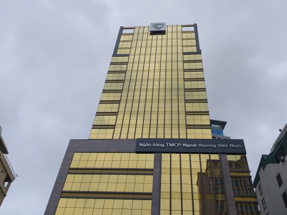 Hà Nội: Tòa nhà Vietcombank ở Láng Hạ gây chói mắt