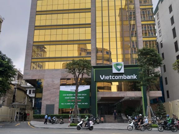 Hà Nội: Tòa nhà Vietcombank ở Láng Hạ gây chói mắt