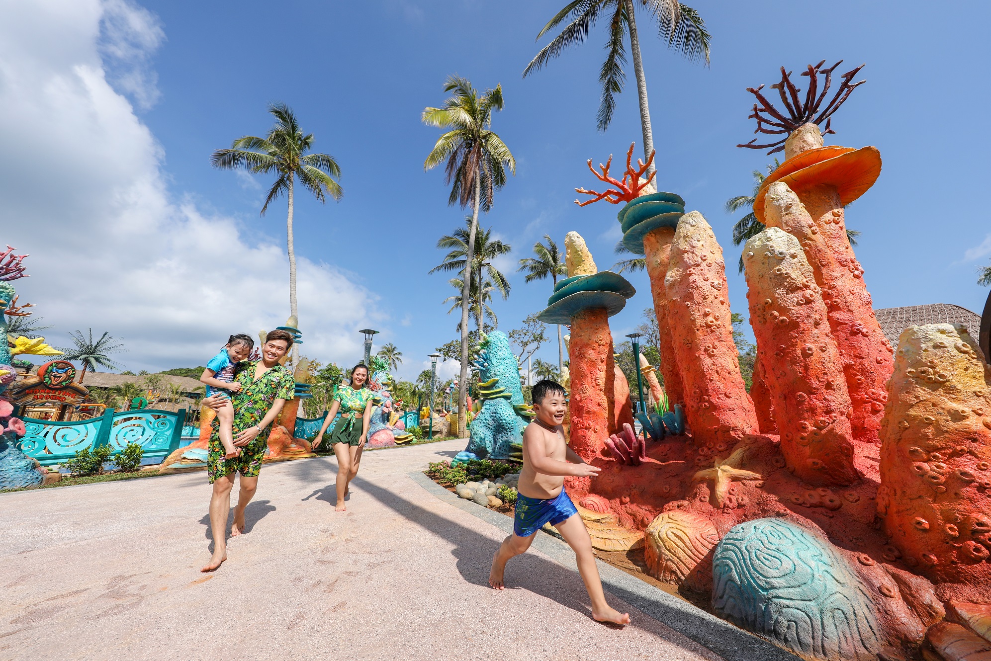 C&ocirc;ng vi&ecirc;n nước Aquatopia Water Park hiện đại tại H&ograve;n Thơm