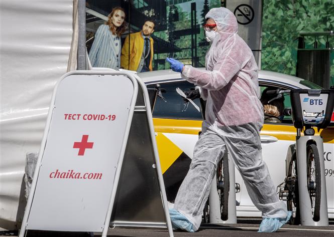 Một địa điểm x&eacute;t nghiệm COVID-19 tại Moskva, Nga, ng&agrave;y 2/5/2020. Ảnh: AFP