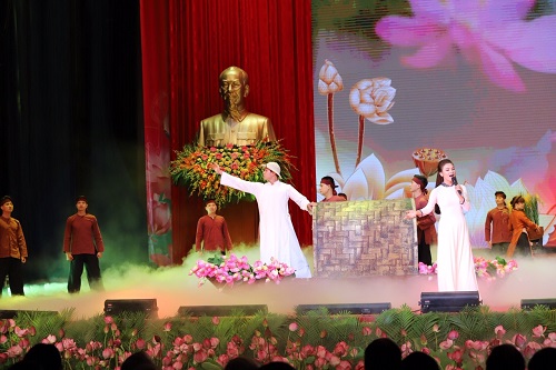 Tiết mục văn nghệ ch&agrave;o mừng tại Lễ Kỷ niệm. Ảnh VGP/Nhật Bắc