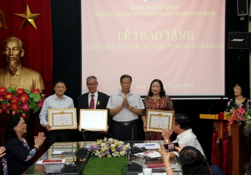 Cơ quan TƯ Hội NCT Việt Nam kỉ niệm 130 năm ngày sinh của Bác: Tiếp tục học tập và làm theo tư tưởng, đạo đức, phong cách Hồ Chí Minh