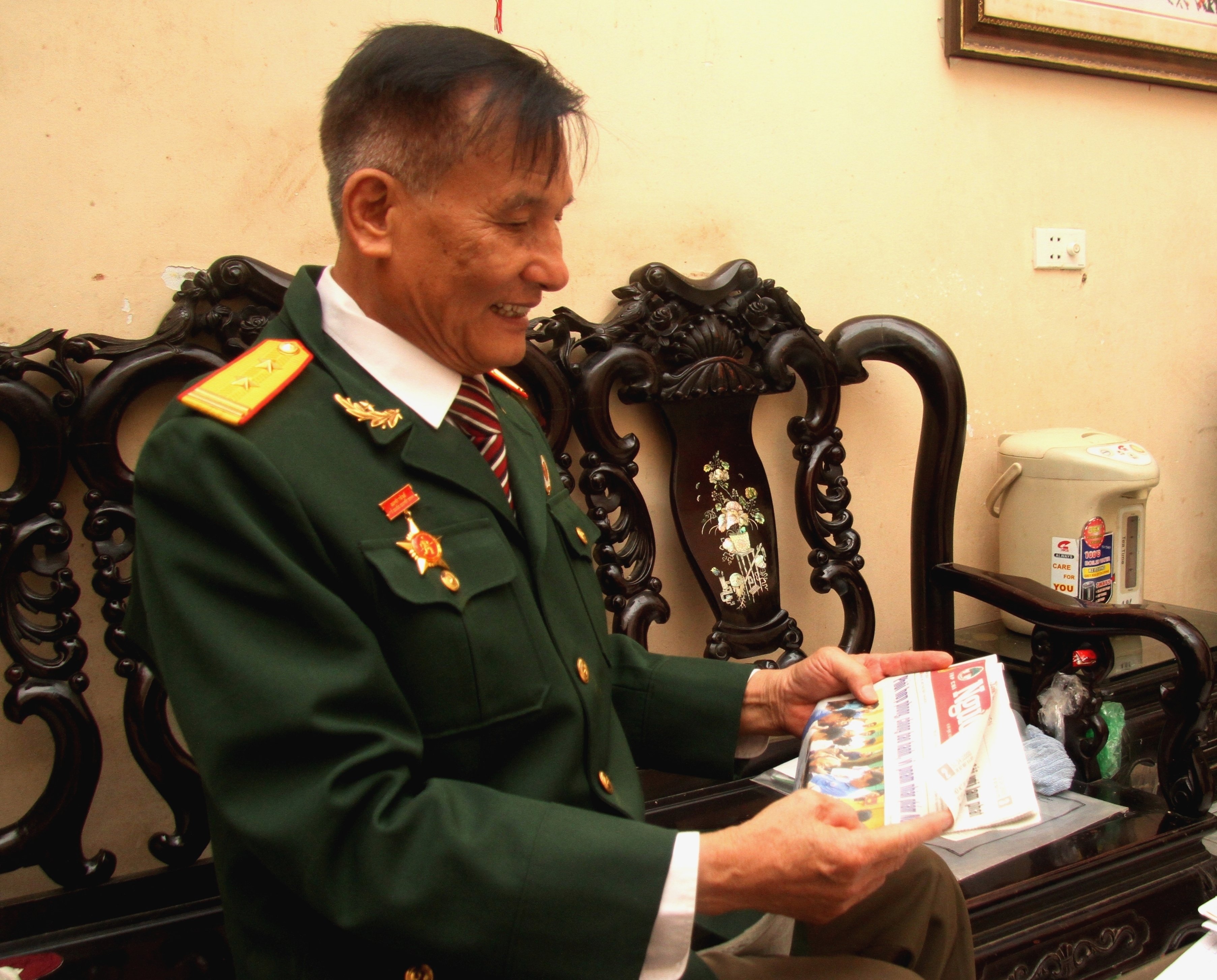 &Ocirc;ng Nguyễn B&aacute; Hoan với Tạp ch&iacute; Người cao tuổi