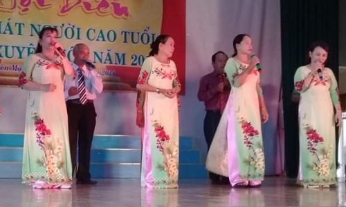 Tỉnh Bà Rịa- Vũng Tàu:  Hội Người cao tuổi xã Hòa Bình, huyện Xuyên Mộc, mang tiếng hát về với địa phương