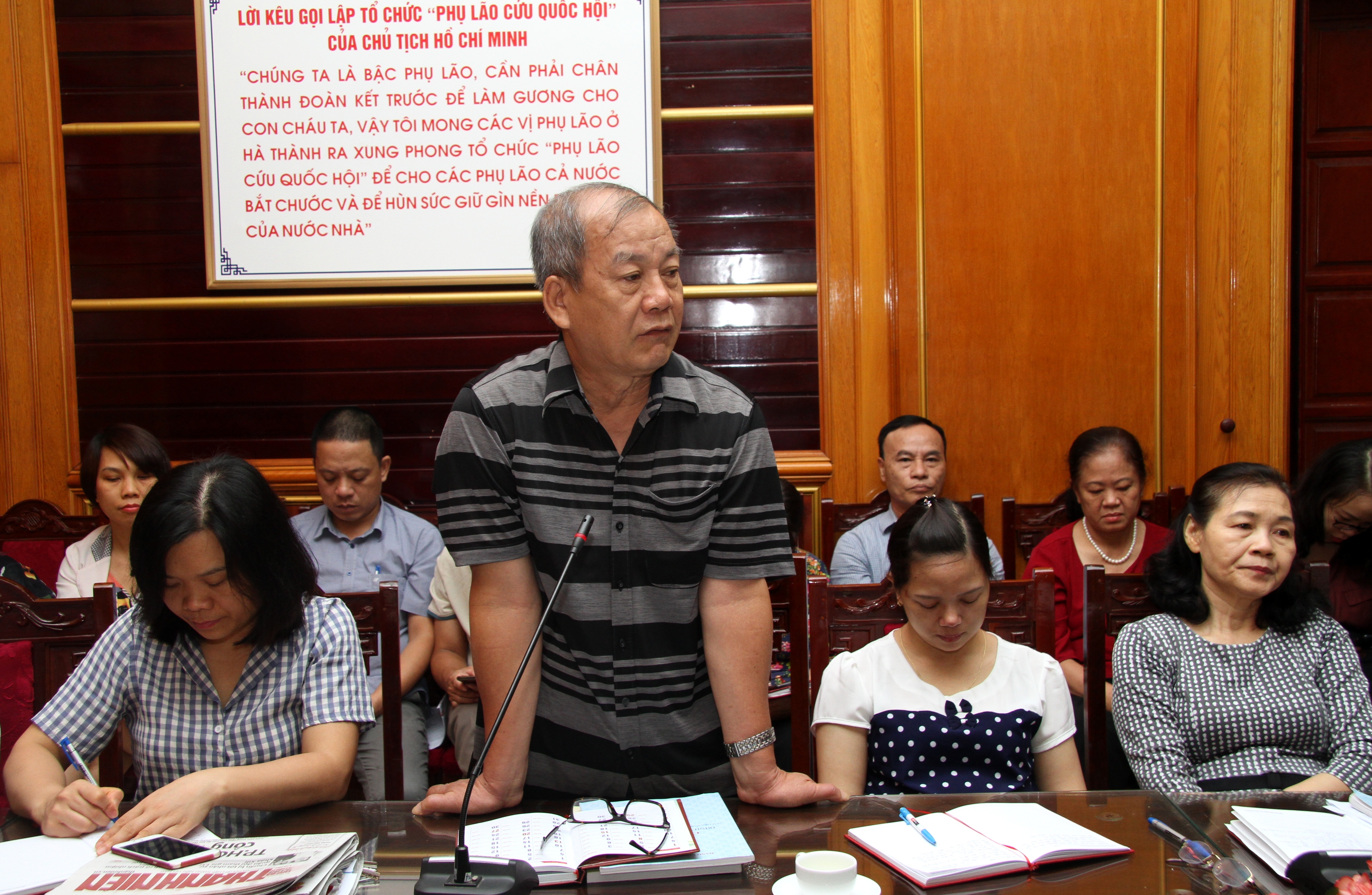 Đại biểu Chi bộ Tạp ch&iacute; Người cao tuổi thảo luận