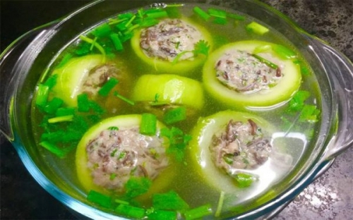 Cơm chiều mát lành với canh bí đao nhồi thịt đơn giản