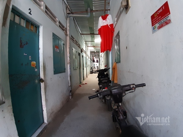 Vợ chồng b&agrave; Nguyễn Thị Th&agrave;nh l&agrave; chủ của Khu lưu tr&uacute; văn h&oacute;a số 1 với tổng số ph&ograve;ng l&agrave; 110, khoảng 250 kh&aacute;ch đang thu&ecirc; trọ.