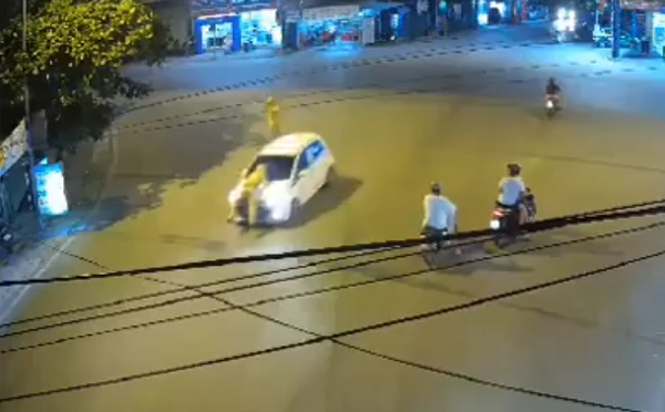 T&agrave;i xế hất văng CSGT l&ecirc;n nắp ca p&ocirc;, ph&oacute;ng xe chạy như bay suốt 3km