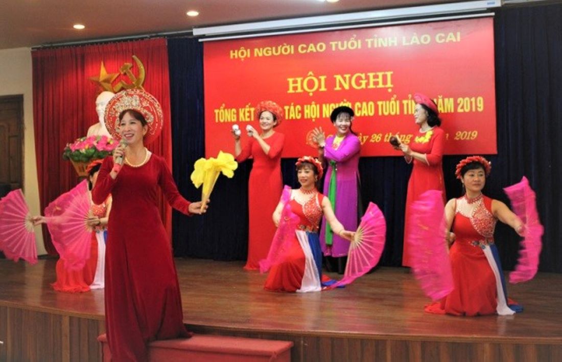 Tiết mục văn nghệ của NCT tỉnh L&agrave;o Cai