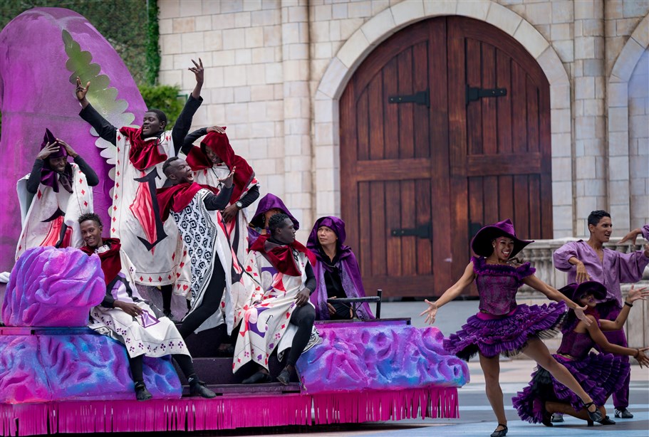 Cuộc so t&agrave;i giữa c&aacute;c v&ugrave;ng đất trong Miền đất &Aacute;nh s&aacute;ng diễn ra v&ocirc; c&ugrave;ng hồi hộp, gay cấn nhưng cũng cực kỳ th&uacute; vị với những m&agrave;n tr&igrave;nh diễn độc nhất v&ocirc; nhị của từng v&ugrave;ng.