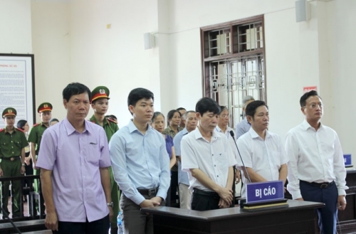 Bác sĩ Hoàng Công Lương bị kết án 30 tháng tù giam về tội “Vô ý làm chết người”