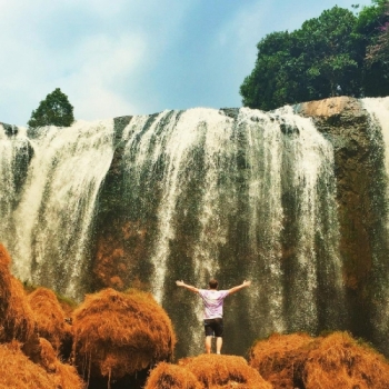 Hoang sơ thác Voi