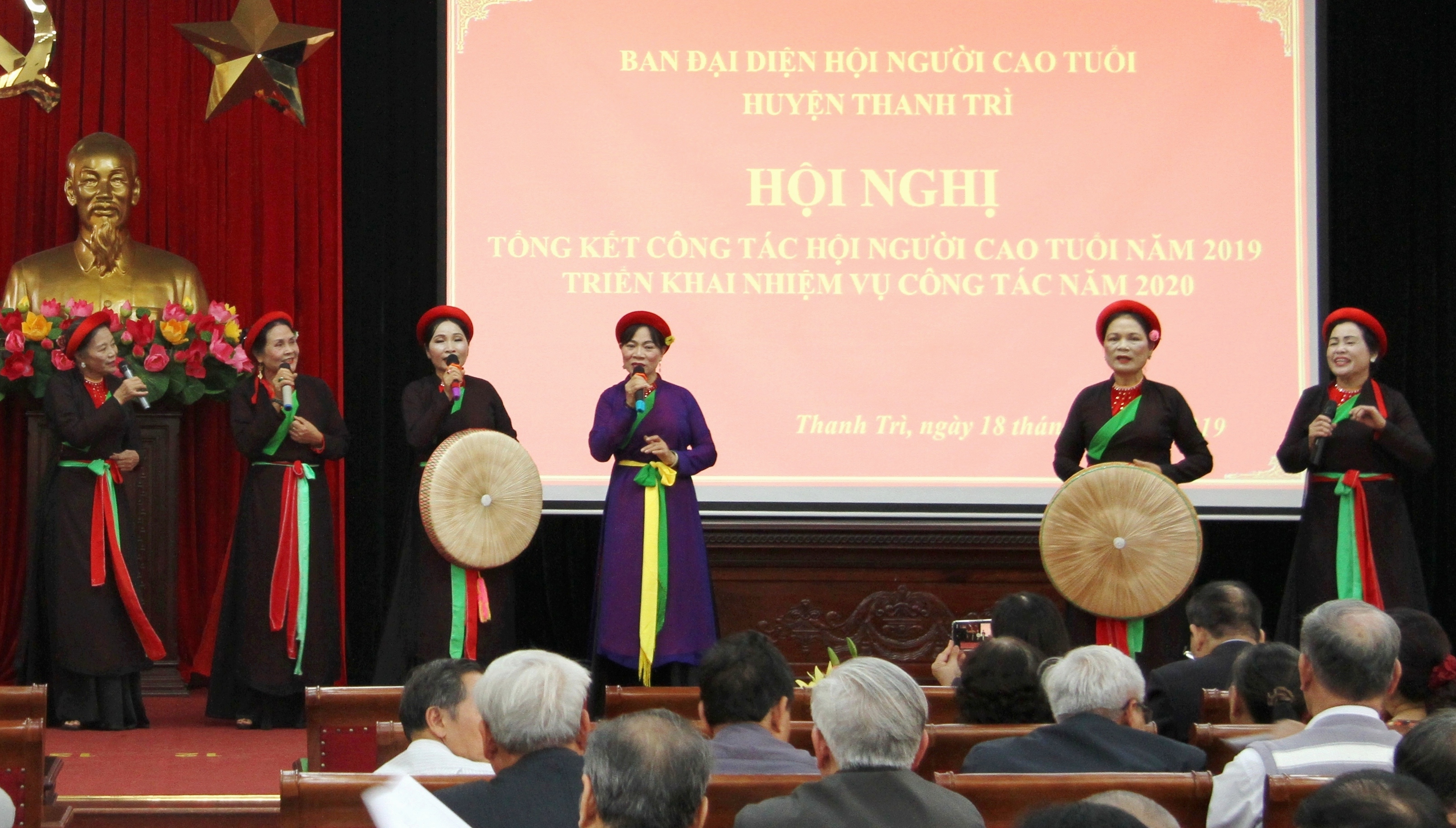 Tiết mục văn nghệ của NCT huyện Thanh Tr&igrave;