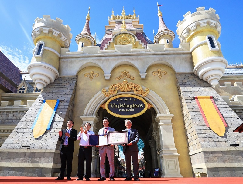VinWonders Ph&uacute; Quốc nhận kỷ lục C&ocirc;ng vi&ecirc;n Chủ đề lớn nhất Việt Nam