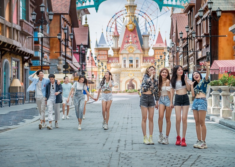 Đại lộ Ch&acirc;u &Acirc;u t&aacute;i hiện khung cảnh v&agrave; kiến tr&uacute;c ch&acirc;u &Acirc;u trung cổ