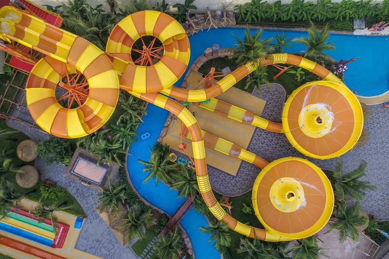 Ph&acirc;n khu Thế giới lốc xo&aacute;y với h&agrave;ng chục tr&ograve; chơi nước kỷ lục