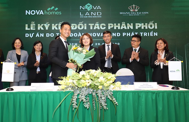 Nhiều đơn vị ph&acirc;n phối h&agrave;ng đầu tr&ecirc;n thị trường tham gia c&ugrave;ng giới thiệu sản phẩm BĐS Novaland
