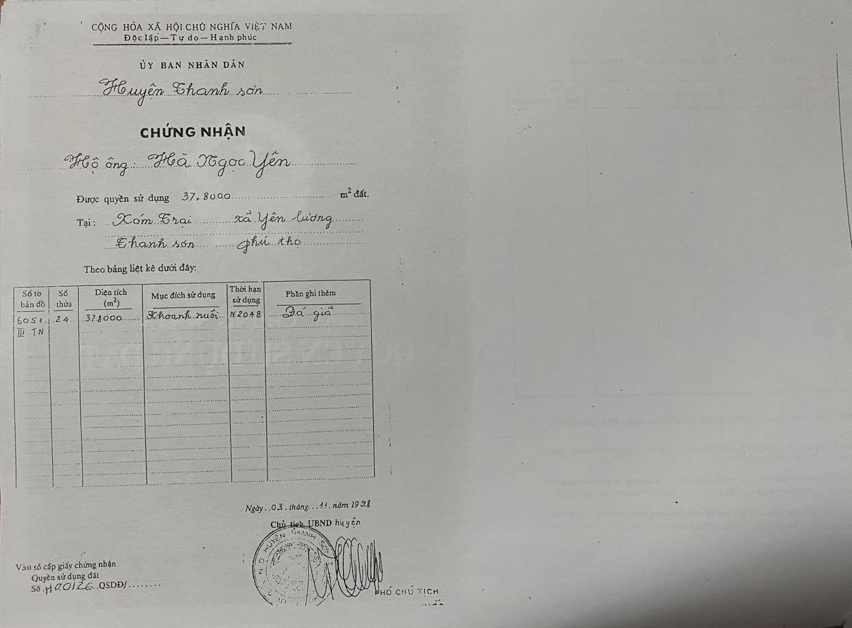 Giấy chứng nhận QSDĐ m&agrave; UBND huyện Thanh Sơn cấp cho hộ &ocirc;ng H&agrave; Ngọc Y&ecirc;n v&agrave; vợ l&agrave; Đinh Thị Vịnh