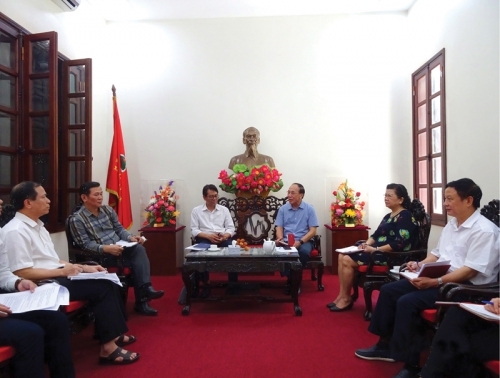 Nâng cao nhận thức của gia đình, xã hội về chăm sóc sức khỏe NCT