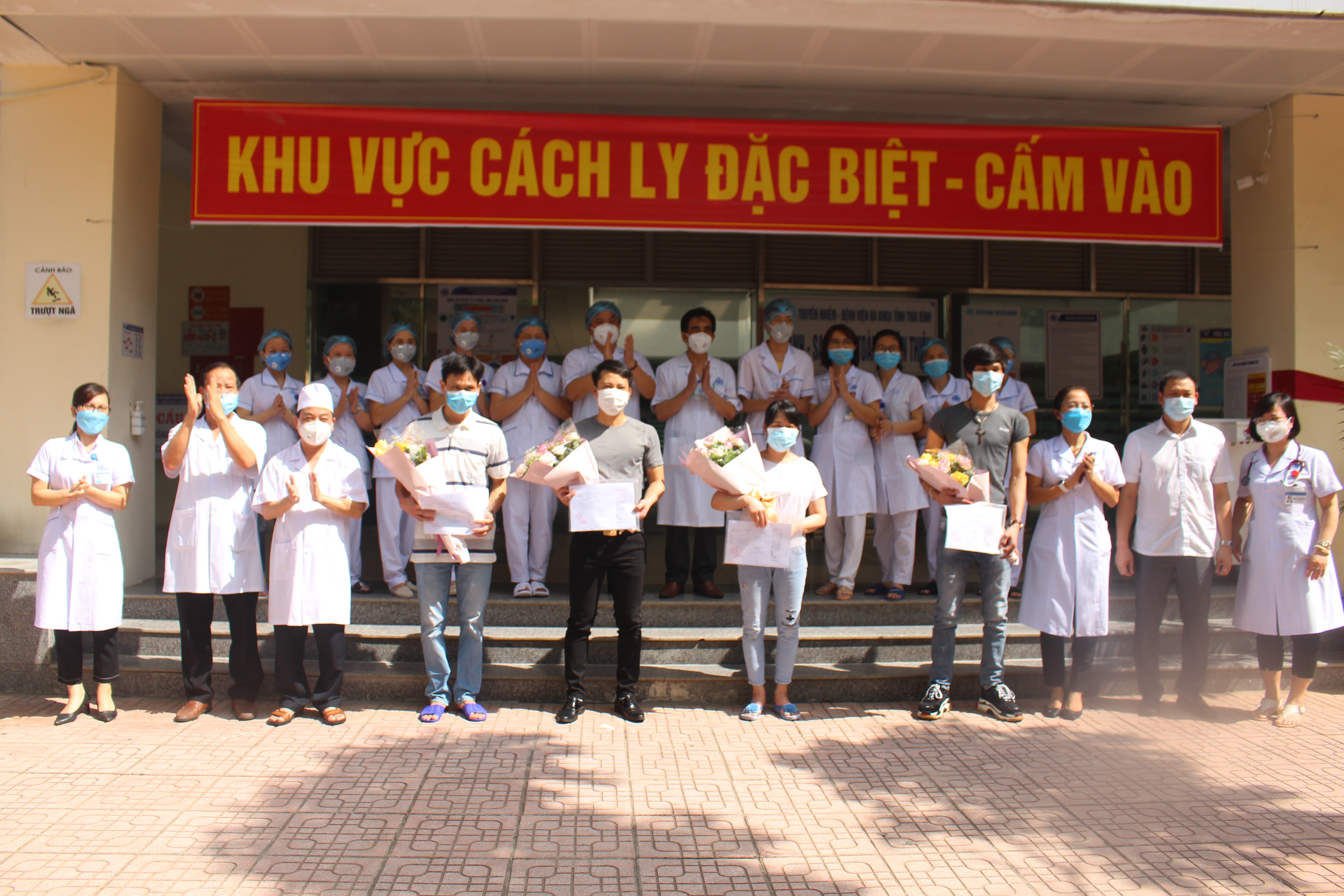 Tin vui: 4 bệnh nh&acirc;n Covid-19 ở Th&aacute;i B&igrave;nh được c&ocirc;ng bố khỏi bệnh