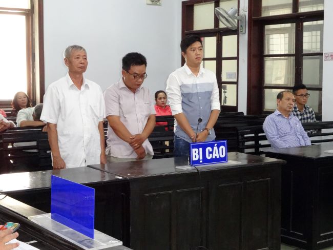 C&aacute;c bị c&aacute;o tại phi&ecirc;n t&ograve;a