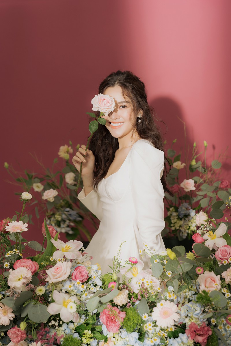 Á hậu Tường San đẹp hút hồn trong bộ ảnh mừng sinh nhật tuổi 20