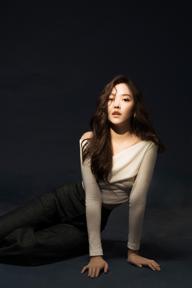 Á hậu Tường San đẹp hút hồn trong bộ ảnh mừng sinh nhật tuổi 20