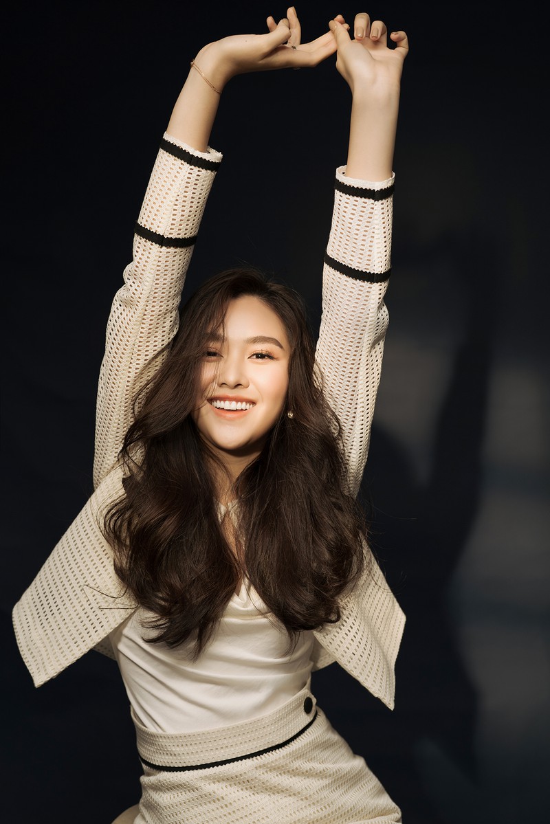 ... c&ugrave;ng th&acirc;n h&igrave;nh mảnh mai, đầy sức sống.