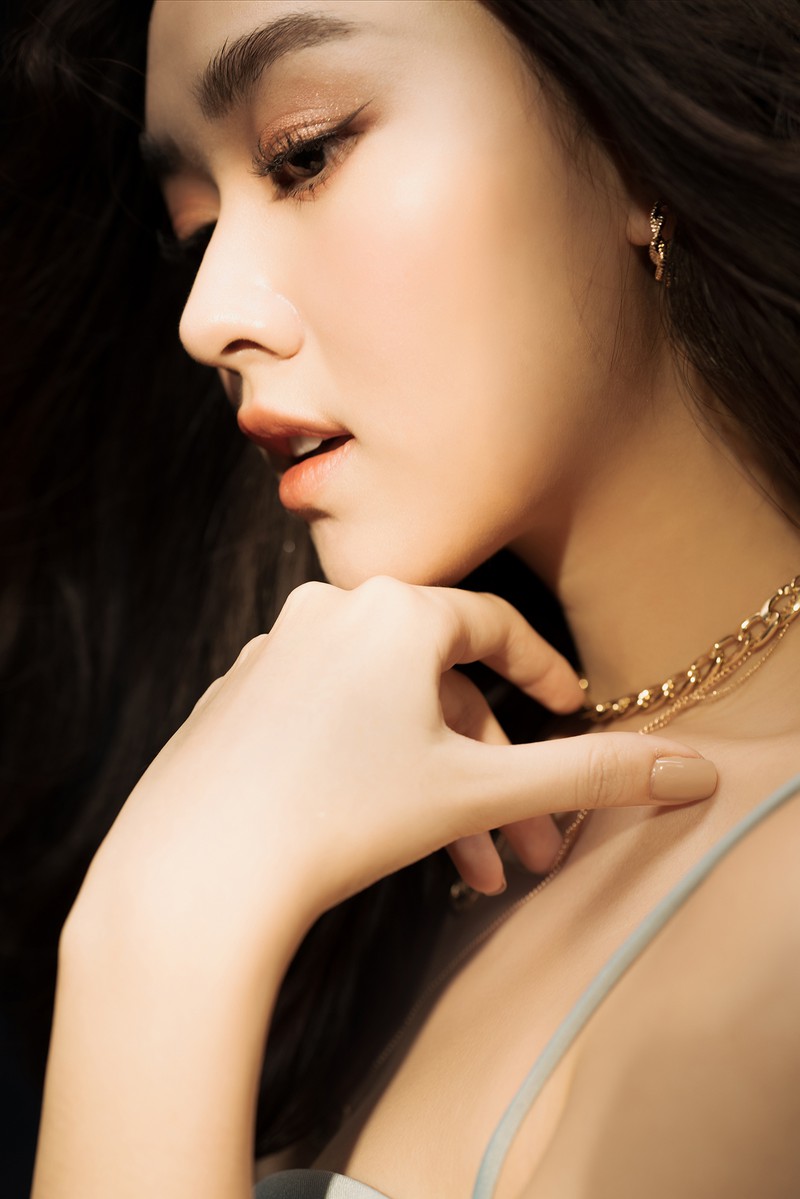 Á hậu Tường San đẹp hút hồn trong bộ ảnh mừng sinh nhật tuổi 20