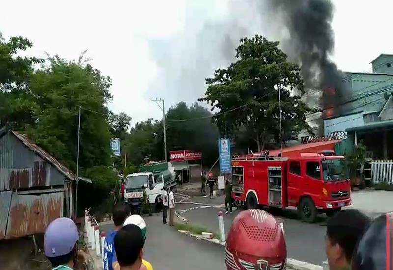 Hiện trường vụ ch&aacute;y trong c&acirc;y xăng.