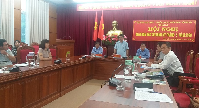 B&iacute; thư tỉnh ủy Đắk Lắk B&ugrave;i Văn Cường chi sẻ về cuộc vận động &ldquo;Hiến kế x&acirc;y dựng v&agrave; ph&aacute;t triển tỉnh Đắk Lắk gi&agrave;u đẹp, văn minh&rdquo; với b&aacute;o ch&iacute;.