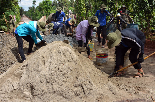 Tập trung mọi nguồn lực x&acirc;y dựng n&ocirc;ng th&ocirc;n mới.