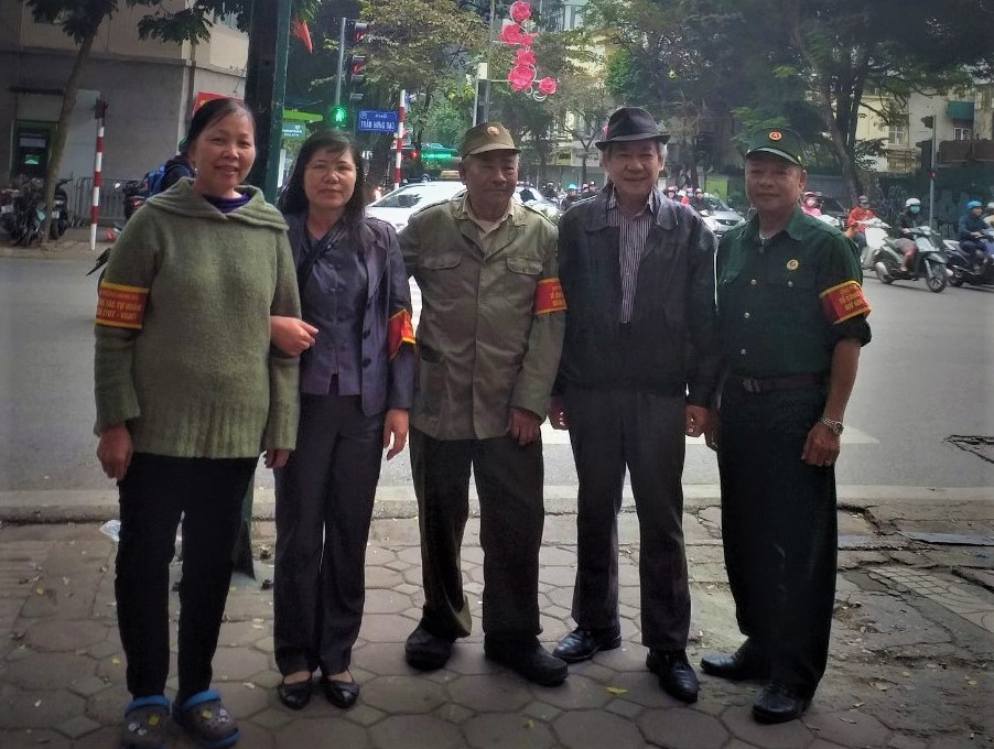 Tham gia giữ g&igrave;n trật tự đ&ocirc; thị tr&ecirc;n địa b&agrave;n phường