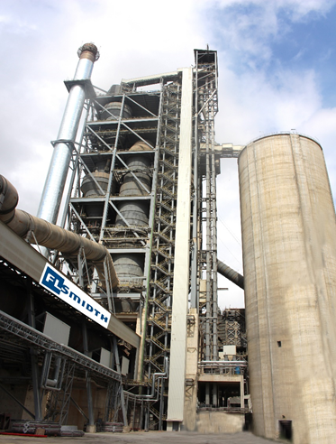 Th&aacute;p trao đổi nhiệt c&ocirc;ng nghệ hiện tại của h&atilde;ng FLSmidth &ndash; Đan Mạch tại nh&agrave; m&aacute;y Xi măng Xu&acirc;n Th&agrave;nh H&agrave; Nam.