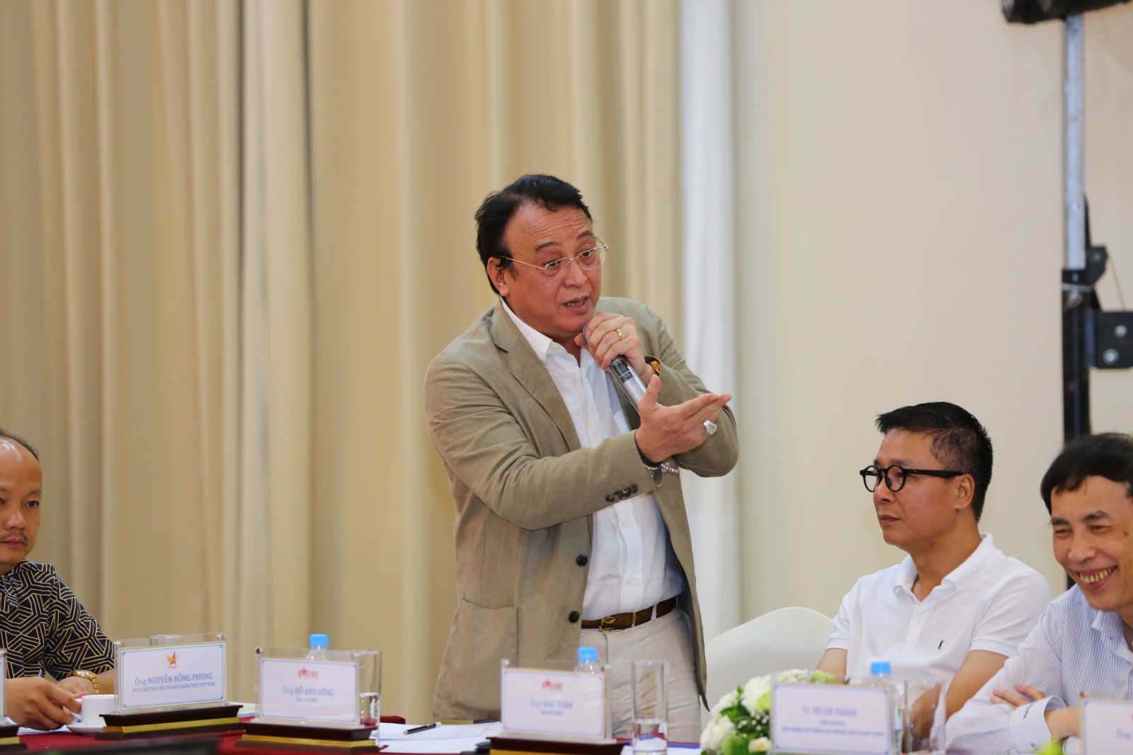 &Ocirc;ng Đỗ Anh Dũng - Chủ tịch Tập đo&agrave;n T&acirc;n Ho&agrave;ng Minh - Sao đỏ năm 2003