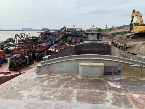Hà Nội: Triệt phá 4 ổ nhóm khai thác cát trái phép trên sông Hồng