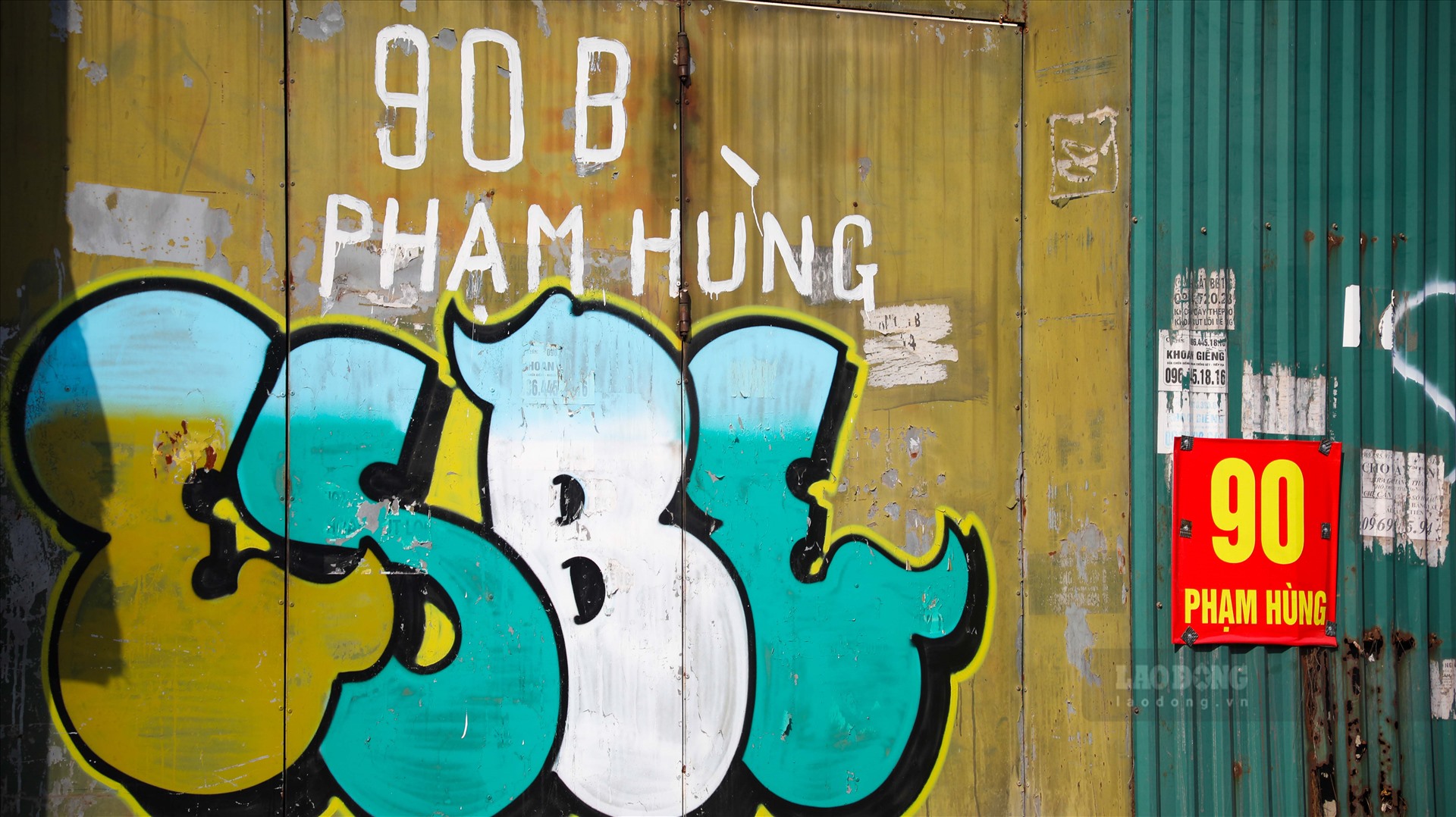 Trong đ&oacute;, đối với l&ocirc; đất 8.476 m2 tại 10E6 Khu đ&ocirc; thị mới Cầu Giấy (phường Mễ Tr&igrave;, quận Nam Từ li&ecirc;m, H&agrave; Nội), Tổng C&ocirc;ng ty đề xuất thay đổi từ &ldquo;tiếp tục x&acirc;y dựng Dự &aacute;n Trung t&acirc;m điều h&agrave;nh v&agrave; giao dịch Vicem&rdquo; th&agrave;nh &ldquo;chuyển nhượng to&agrave;n bộ dự &aacute;n&rdquo;, đ&atilde; được Bộ X&acirc;y dựng đồng &yacute; về chủ trương nhưng Tổng C&ocirc;ng ty chưa ho&agrave;n th&agrave;nh thủ tục, nội dung điều chỉnh phương &aacute;n tr&igrave;nh ph&ecirc; duyệt.