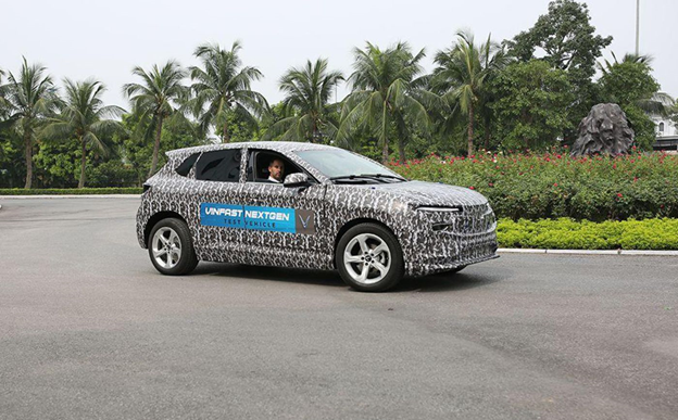Ô tô điện VinFast đang chạy thử tại Hà Nội