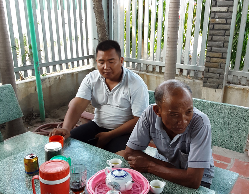 &Ocirc;ng Chở v&agrave; anh Chuyền đ&atilde; 2 lần bị người của doanh nghiệp đ&aacute;nh.