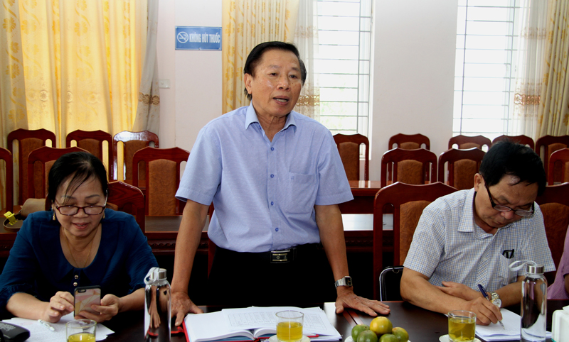 Đại biểu huyện Ba V&igrave; thảo luận