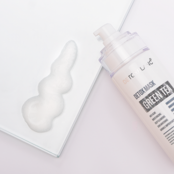 Peel mụn Detox Blanc: Mặt nạ thải độc trà xanh sạch sâu