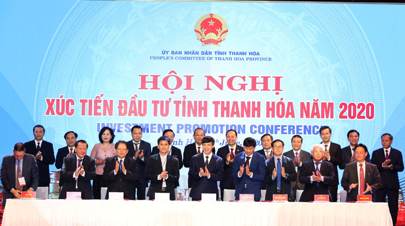 Ph&oacute; Thủ tướng Thường trực Trương H&ograve;a B&igrave;nh chứng kiến lễ k&yacute; kết hợp t&aacute;c giữa tỉnh Thanh H&oacute;a với c&aacute;c nh&agrave; đầu tư tại Hội nghị