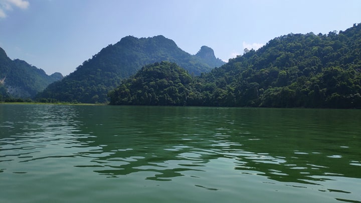 Khám phá vẻ đẹp hồ Ba Bể