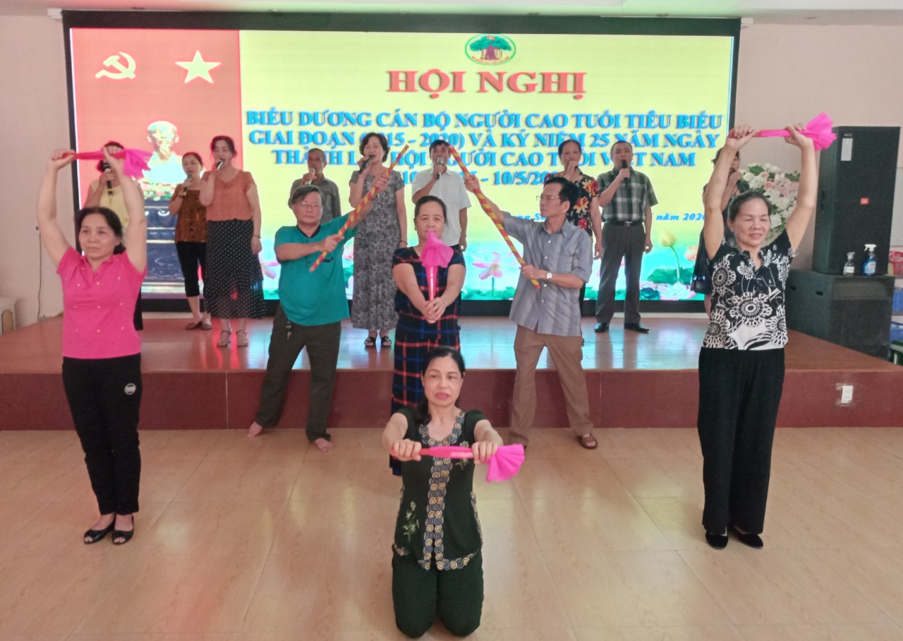 Tiết mục văn nghệ của NCT tỉnh Lạng Sơn